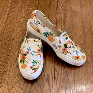 Slides, excellent condition. Never been worn. Size 7, slim petite.